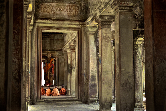 Angkor Wat - Monks praying Cambodia