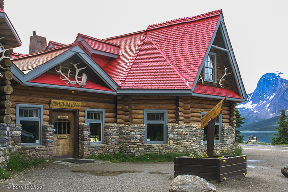 Num-Ti-Jah Lodge at Bow Lake in Alberta