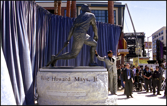 Willie Mays unveils his statue, 2000